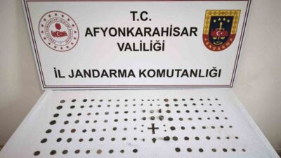 Afyonkarahisar’da, jandarma tarafından düzenlenen operasyonda tarihi öneme sahip 133 sikke