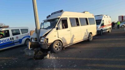 Birecik ilçesinde bir trafik kazası meydana geldi ve olayda 15