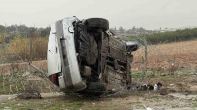 Tarsus ilçesinde yağmur, bir kazaya sebep olarak, bir aracın yoldan