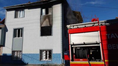 Tavşanlı ilçesindeki bir binada çıkan yangın, büyük maddi hasara neden