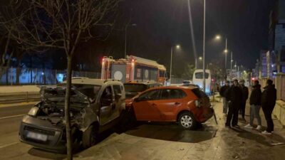 Çorlu ilçesinde meydana gelen zincirleme kazada dört araç birbirine girdi