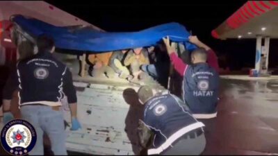 Hatay’da polis ekipleri tarafından gerçekleştirilen operasyonda tır dorsesinde kapalı branda