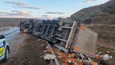 Çorum’un Alaca ilçesinde meydana gelen bir kaza sonucunda bir tırın