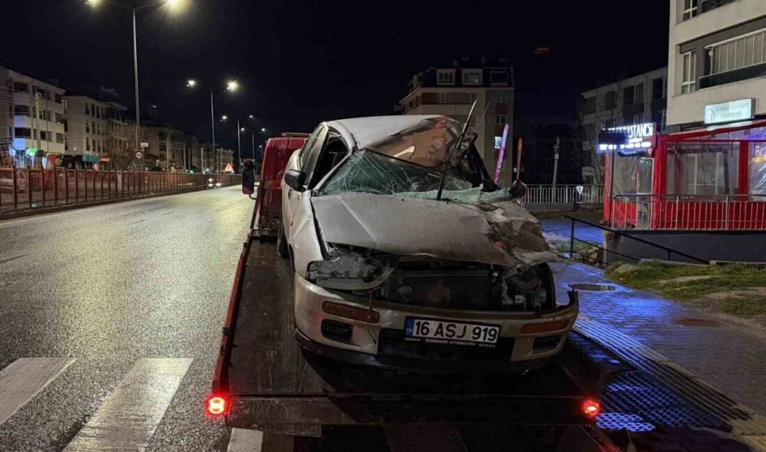 Eskişehir’de meydana gelen trafik kazasında, kırmızı ışıkta bekleyen bir tıra