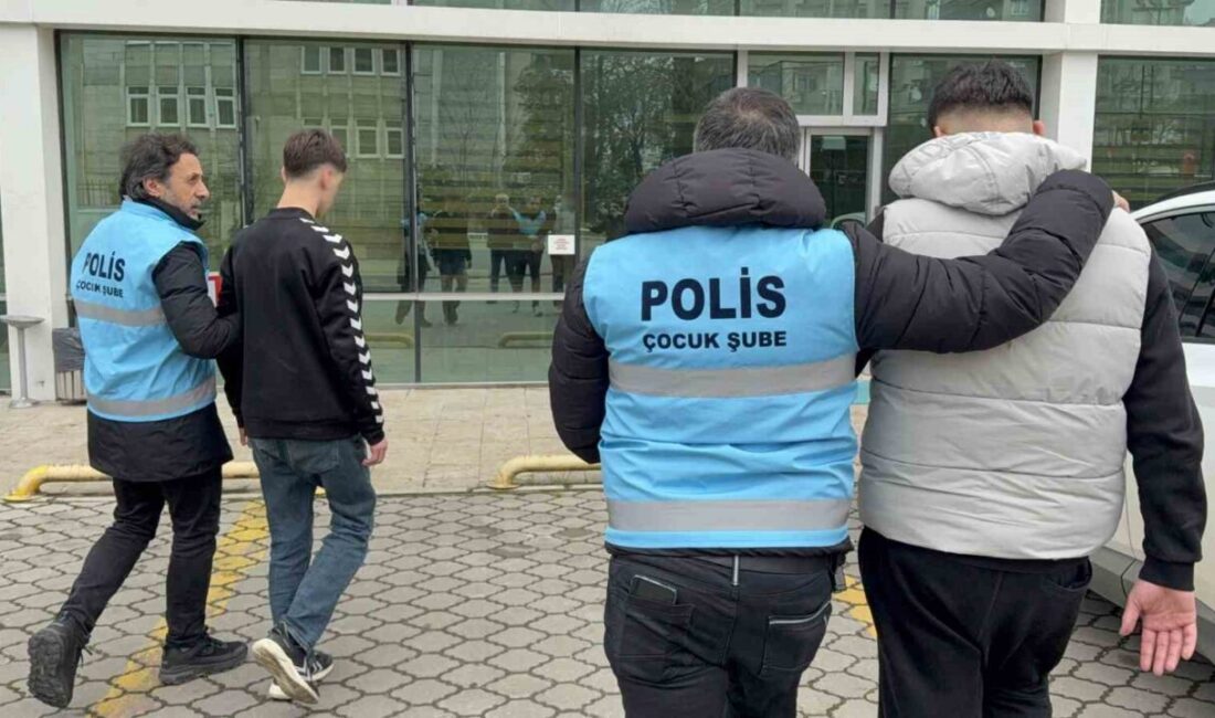 Samsun’da gerçekleşen Samsunspor-Trabzonspor maçı öncesi Trabzonspor takım otobüsüne yapılan taşlı