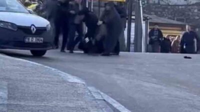 Bursa’nın Osmangazi ilçesi Hüdavendigar Mahallesi’nde ticari taksi ile motosiklet sürücüsü