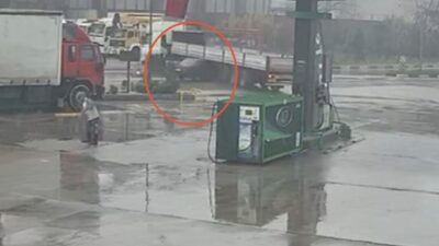 Manisa’nın Turgutlu ilçesinde bir akaryakıt istasyonundan ana yola çıkan bir