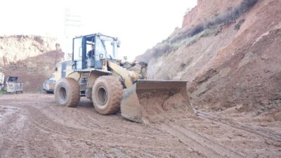 Turgutlu ilçesinde meydana gelen şiddetli yağışlar, Erbiller Sanayi Sitesi’nde toprak