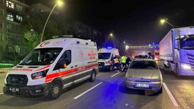 Uşak’ta meydana gelen zincirleme kazada 4 araç birbirine girdi ve