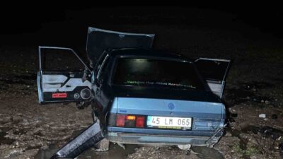 Uşak’ta meydana gelen trafik kazasında, Ulubey-Uşak karayolu yakınlarında iki otomobil