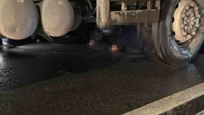 Üsküdar’da bir kadın, Paşa Limanı Caddesi üzerinde karşıya geçmeye çalışırken