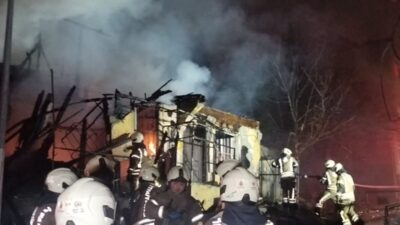 Üsküdar’da, İcadiye Mahallesi Söğütlük Sokak’ta bulunan iki katlı terkedilmiş bir