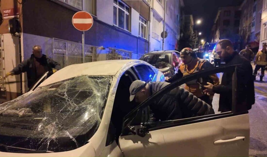 Üsküdar’da meydana gelen trafik kazasında sürücü direksiyon kontrolünü yitirerek iki
