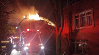 Üsküdar’da bulunan 7 katlı terk edilmiş bir binanın çatısında meydana
