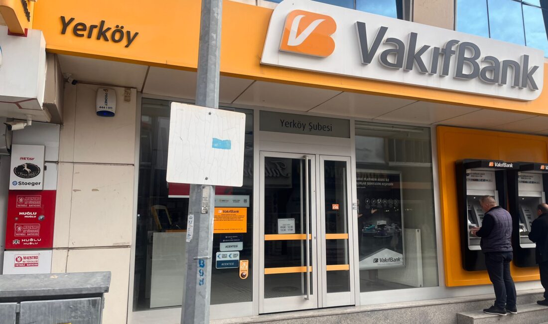 VakıfBank, emekli maaşını bankadan alan vatandaşlara yönelik yeni bir kredi