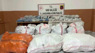 Van’ın Tuşba ve Başkale ilçelerinde jandarma ekiplerinin yaptığı operasyonlarda gümrük