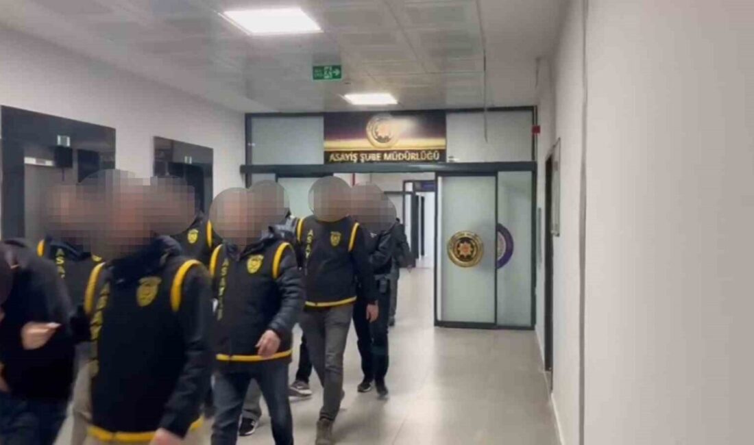 Yalova ilinde bir kuyumcuya kepenk anahtarlarını kopyalayarak giren ve 90