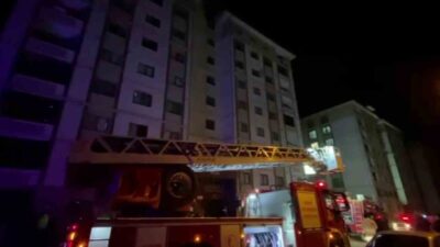 Hatay’da çıkan yangında daire içindeki tüp patladı. Yangın sırasında apartmanda