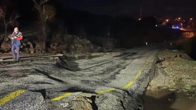 Uşak ilinde akşam saatlerinde etkili olan şiddetli yağış sonucunda Aşağı