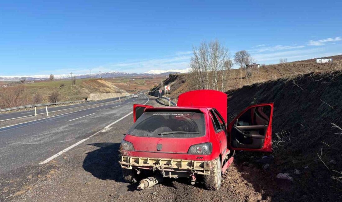 Adıyaman’ın Gölbaşı ilçesinde meydana gelen bir trafik kazasında, aracın çukura