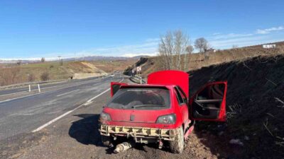 Adıyaman’ın Gölbaşı ilçesinde meydana gelen bir trafik kazasında, aracın çukura