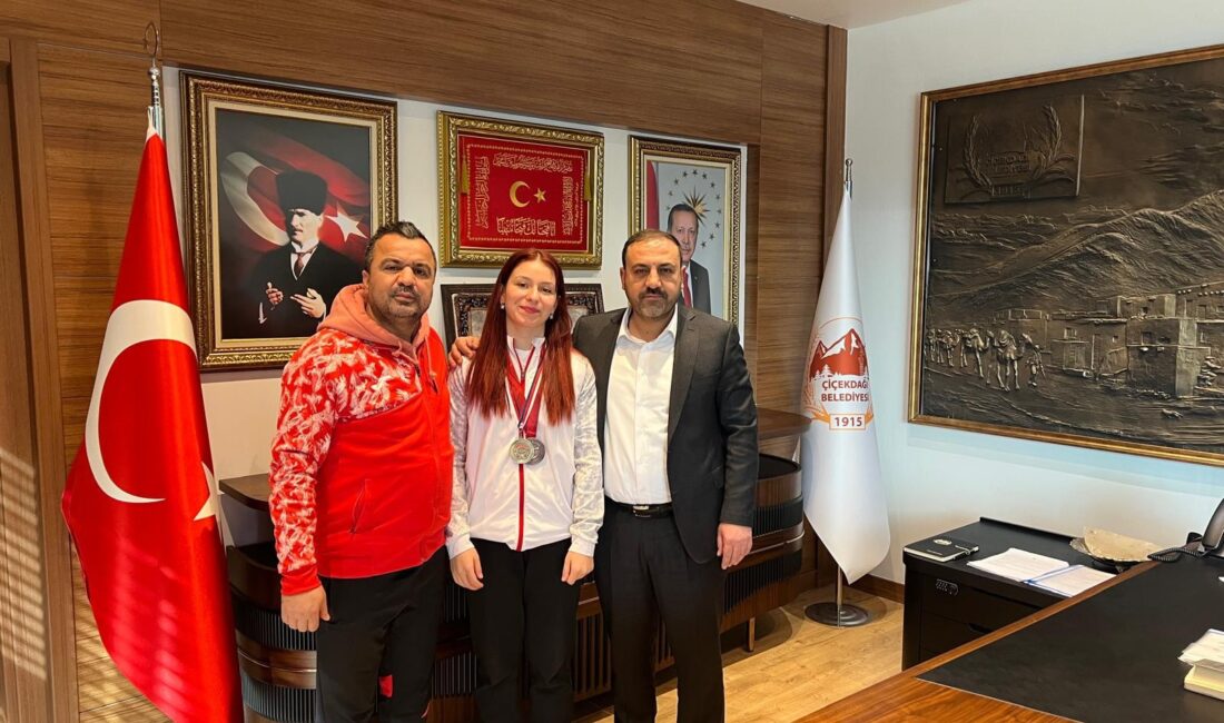 Kocaeli’nin Darıca ilçesinde düzenlenen Türkiye Büyük Erkekler ve Büyük Kadınlar