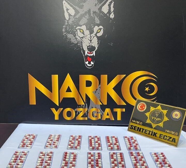 Yozgat merkeze bağlı Tayip Köyü girişinde Narkotik Şube Müdürlüğü ekipleri