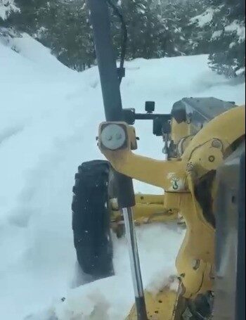 Yozgat’ın Çayıralan ilçesinde, kar yağışının ardından kar temizleme çalışmaları devam