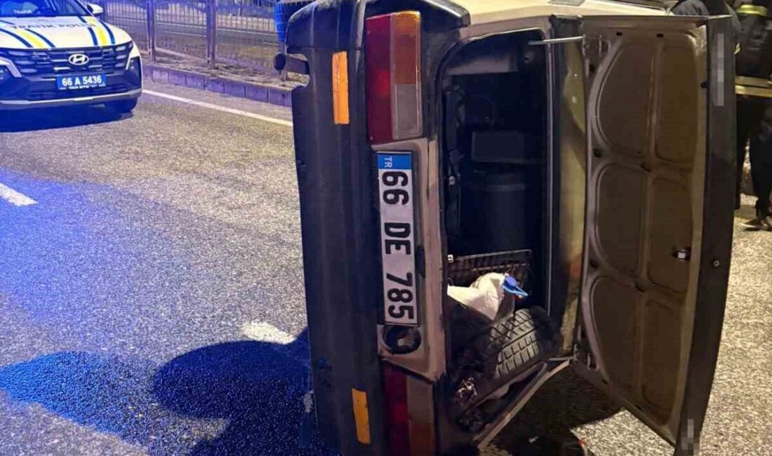 Yozgat’ta, bir otomobilin kontrolünden çıkarak yan yattığı kaza sonucunda 3