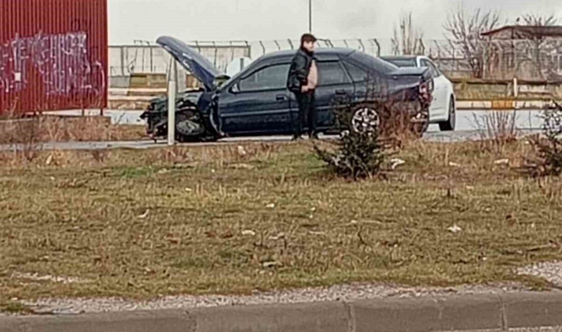 Afyonkarahisar’da meydana gelen zincirleme trafik kazasında 4 otomobil birbirine çarptı