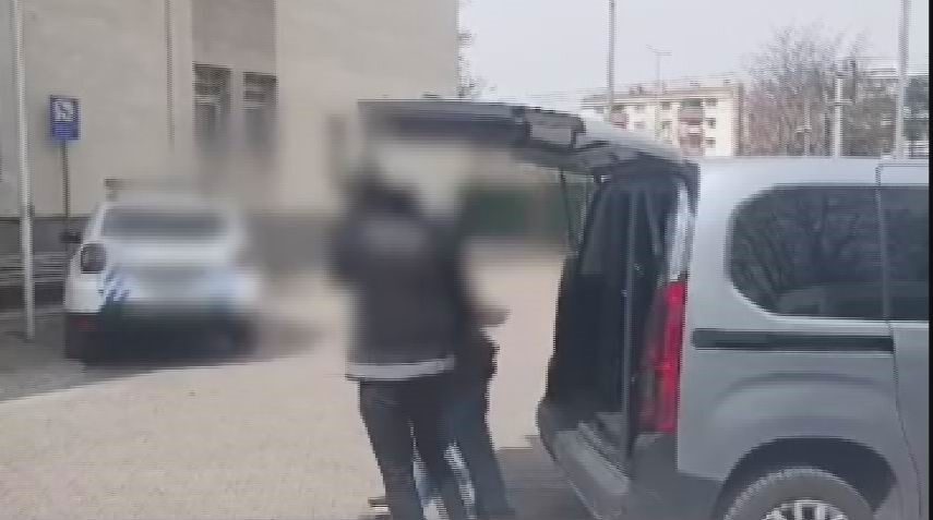 Kayseri’de polis ekipleri tarafından gerçekleştirilen bir operasyon sonucunda, hakkında 10
