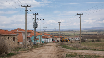 Bölgede planlanan yatırım çalışması kapsamında çok sayıda köyü kapsayan elektrik