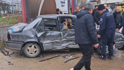 Bursa’nın İnegöl ilçesinde meydana gelen trafik kazasında, içerisinde 4’ü çocuk