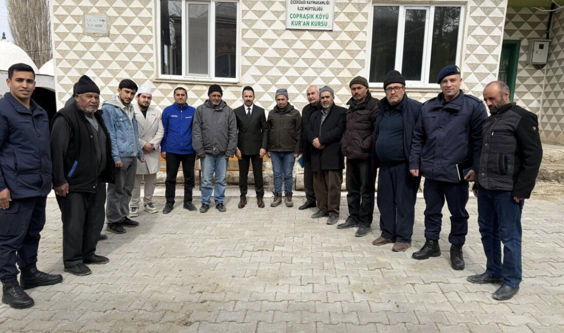 Çiçekdağı Kaymakamı Durdu Yavuz Öğüt, köy ziyaretleri kapsamında Çopraşık, Yalnızağaç