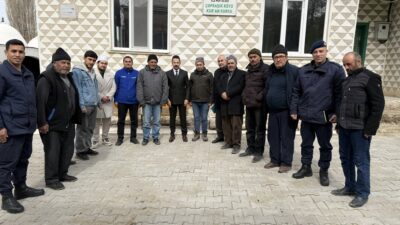 Çiçekdağı Kaymakamı Durdu Yavuz Öğüt, köy ziyaretleri kapsamında Çopraşık, Yalnızağaç