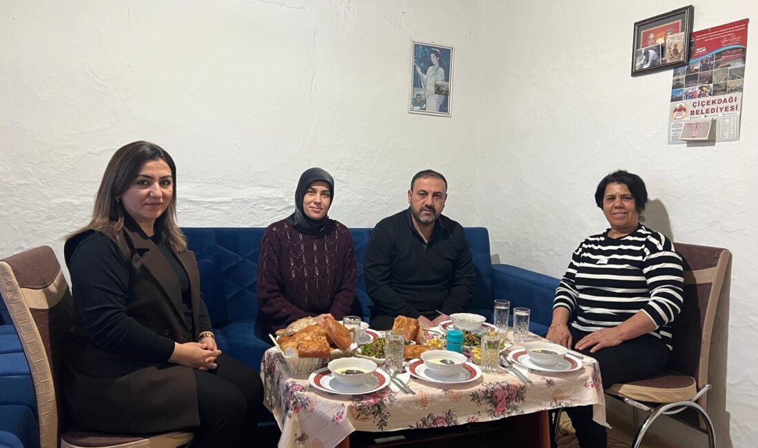 Çiçekdağı Belediye Başkanı Hasan Hakanoğlu, Ramazan ayı kapsamında vatandaşlarla bir