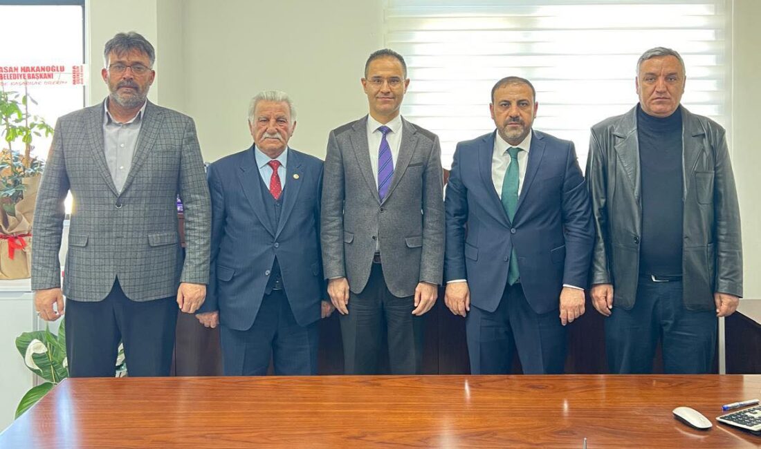 Çiçekdağı Belediye Başkanı Hasan Hakanoğlu, beraberindeki heyetle birlikte İlçe Milli