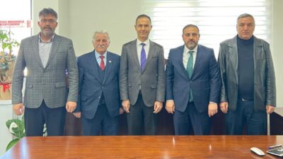 Çiçekdağı Belediye Başkanı Hasan Hakanoğlu, beraberindeki heyetle birlikte İlçe Milli