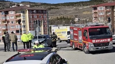 Yozgat’ta iki aracın çarpışması sonucu maddi hasarlı trafik kazası meydana