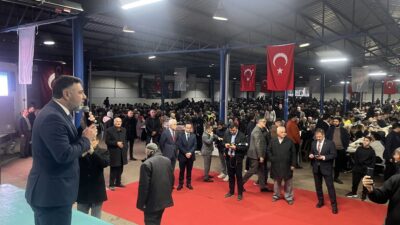 Yozgat’ın Yerköy ilçesinde düzenlenen geleneksel iftar programında vatandaşlar aynı sofrada