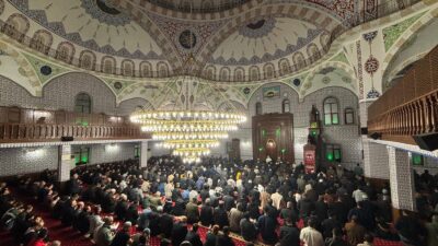 Yozgat’ın Yerköy ilçesinde Kadir Gecesi, Molla Hüsrev Camii’nde düzenlenen özel