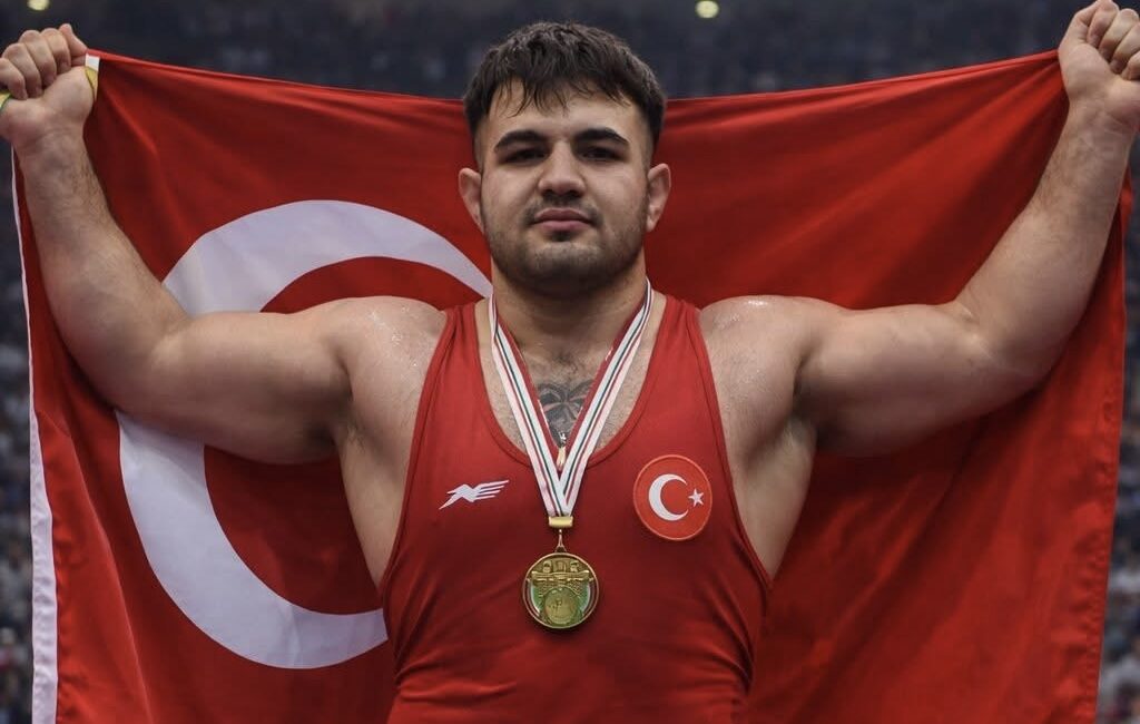 Yozgatlı milli sporcu Üzeyir Ayberk Bostan, Macaristan’da düzenlenen uluslararası güreş
