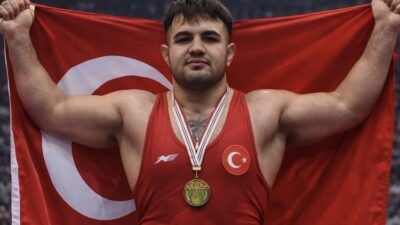 Yozgatlı milli sporcu Üzeyir Ayberk Bostan, Macaristan’da düzenlenen uluslararası güreş