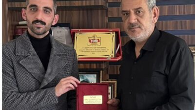 Yerköy’de emlakçı Muhammet Karagöz, Yerköy Ticaret Borsası Başkanı Derviş Esatbeyoğlu’na