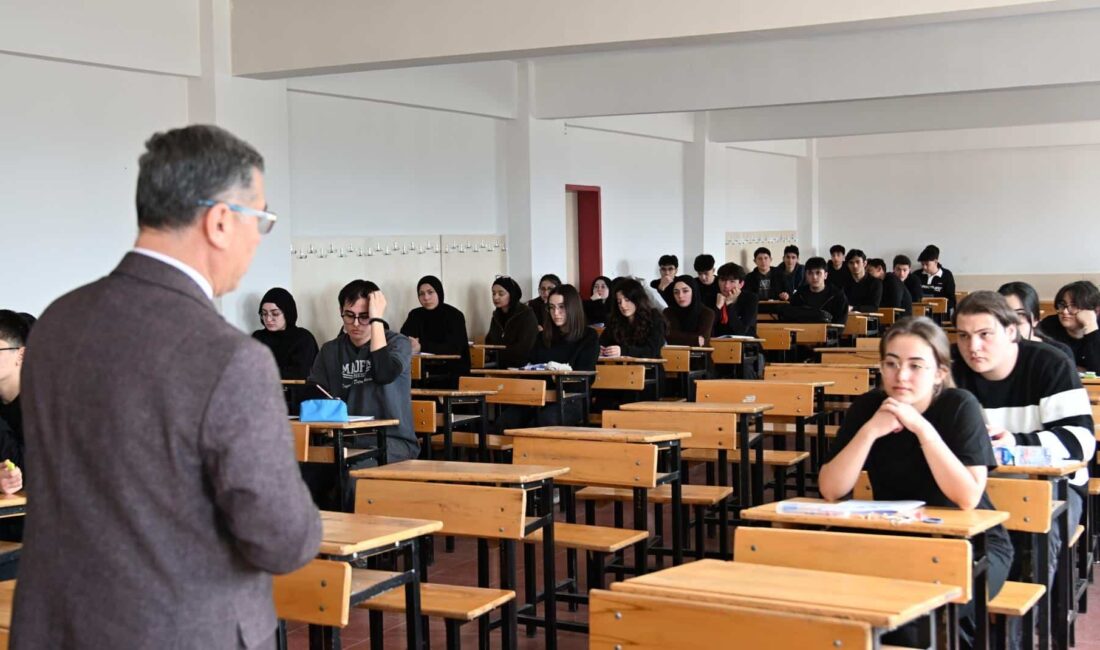 Yozgat’ın Sorgun ilçesinde bulunan Mevlüde-Ahmet Doğanay Fen Lisesi’nde öğrenciler, Millî