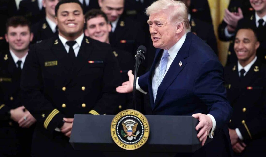 ABD Başkanı Donald Trump, Amerikan Deniz Kuvvetleri Akademisi’nin Amerikan futbolu