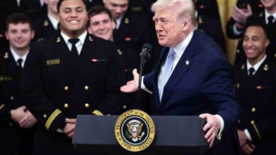 ABD Başkanı Donald Trump, Amerikan Deniz Kuvvetleri Akademisi’nin Amerikan futbolu