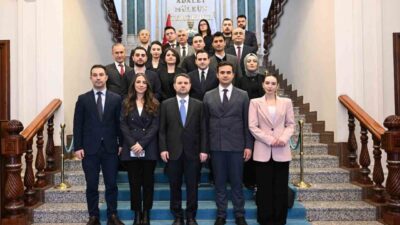 Adalet Bakanı Akın Gürlek, bakanlık ofisinde yargı muhabirleriyle bayramlaştı. Bayramlaşma