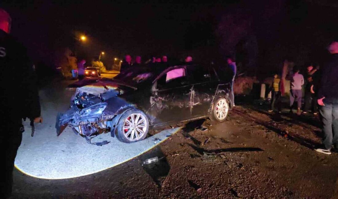 Adana’nın Kozan ilçesinde meydana gelen trafik kazasında bir otomobil kontrolden