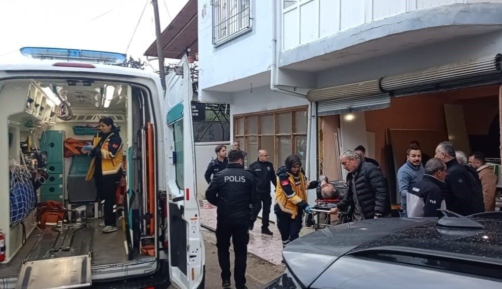 Adana’nın Kozan ilçesinde, bir iş yerinde alacak-verecek konusundaki anlaşmazlık yüzünden